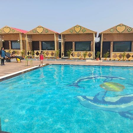 Midwaay Resort Patratu Esterno foto