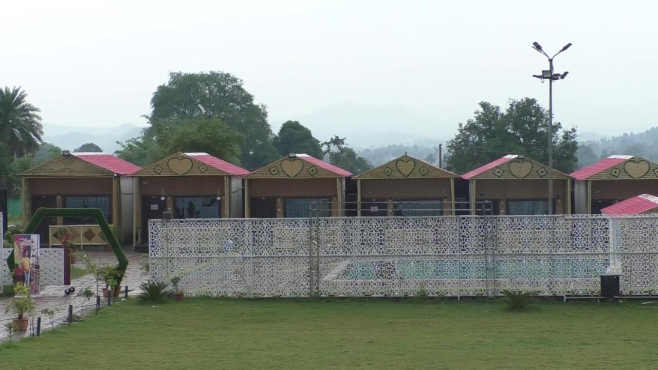 Midwaay Resort Patratu Esterno foto