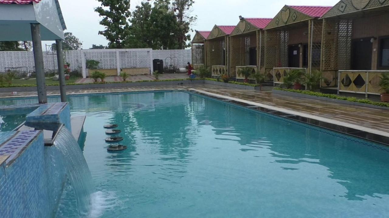 Midwaay Resort Patratu Esterno foto